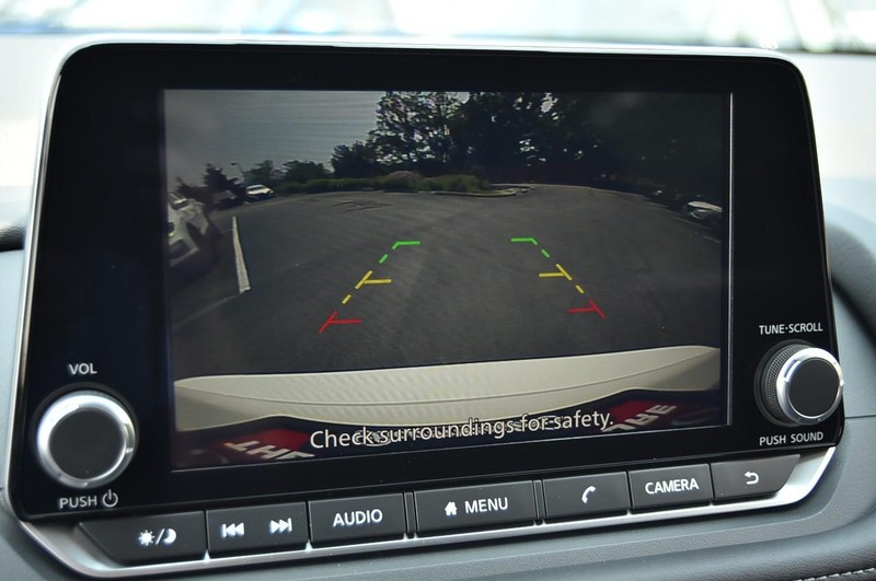 Nissan Rogue Vehicle Image 13