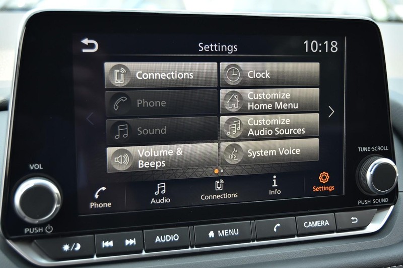 Nissan Rogue Vehicle Image 14