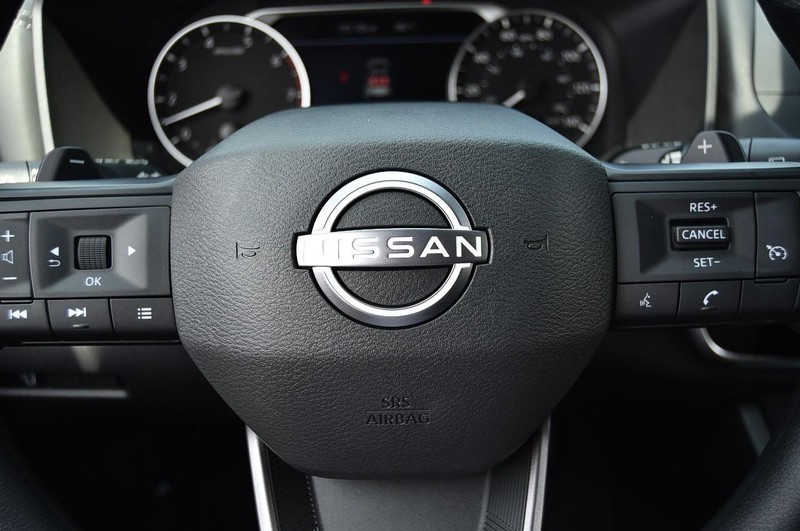 Nissan Rogue Vehicle Image 18