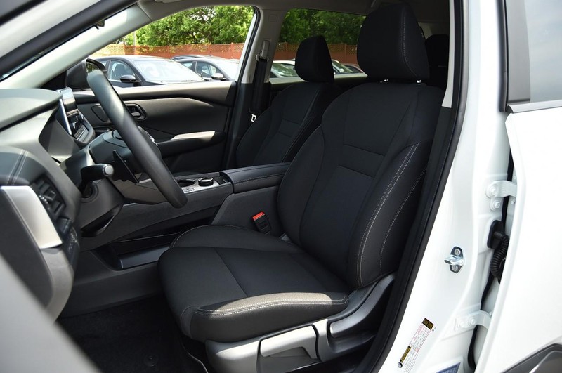 Nissan Rogue Vehicle Image 19