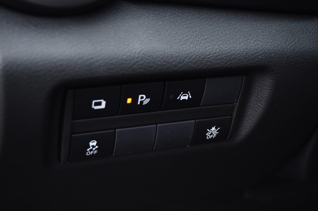 Nissan Versa Vehicle Full-screen Gallery Image 10