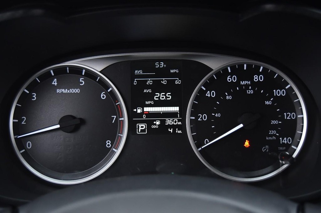 Nissan Versa Vehicle Full-screen Gallery Image 11