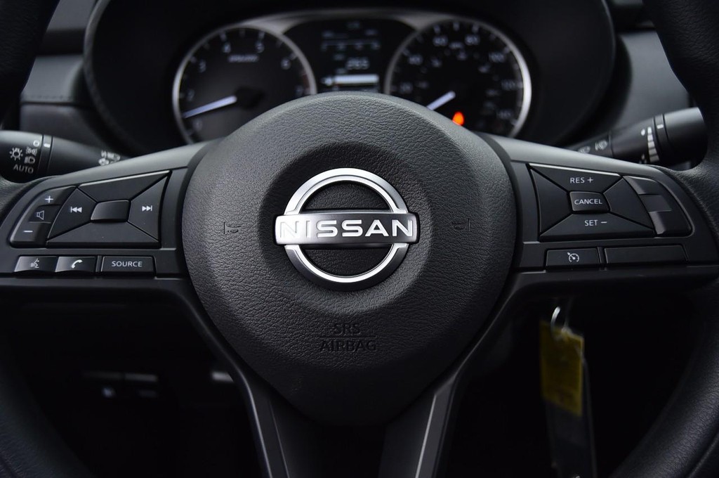 Nissan Versa Vehicle Full-screen Gallery Image 16