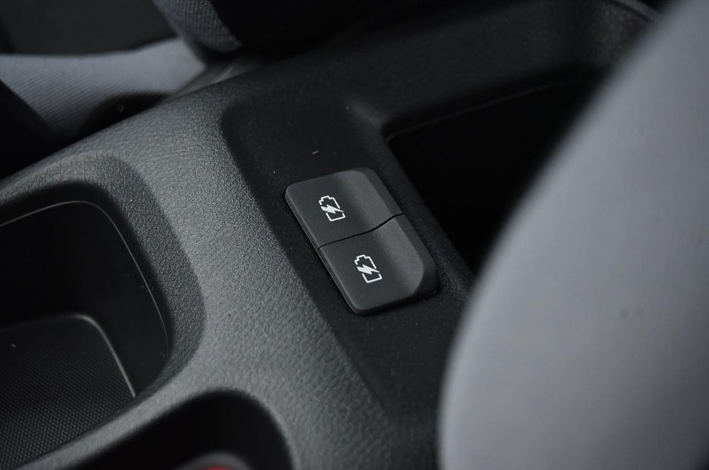 Nissan Versa Vehicle Full-screen Gallery Image 20