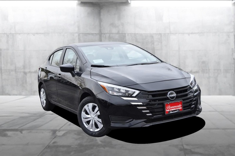 Nissan Versa Vehicle Image 02