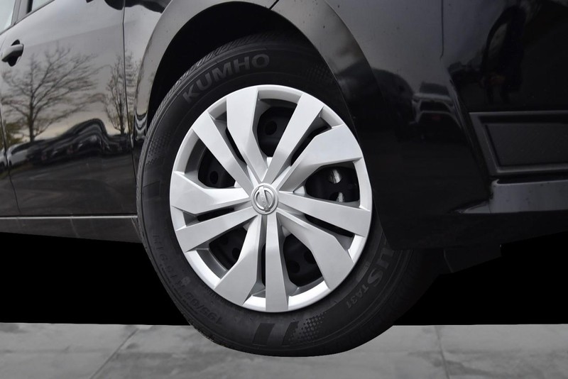 Nissan Versa Vehicle Image 03