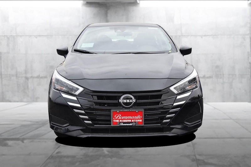 Nissan Versa Vehicle Image 04