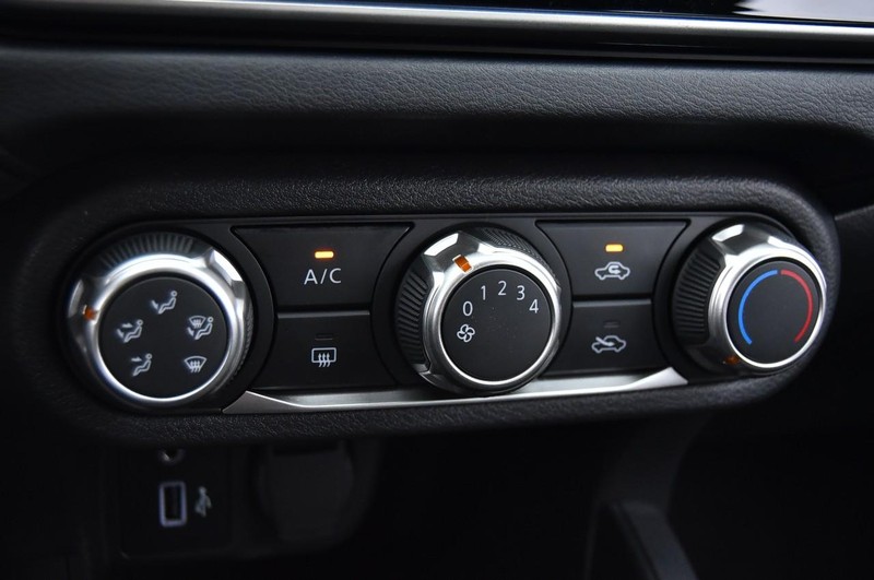 Nissan Versa Vehicle Image 14