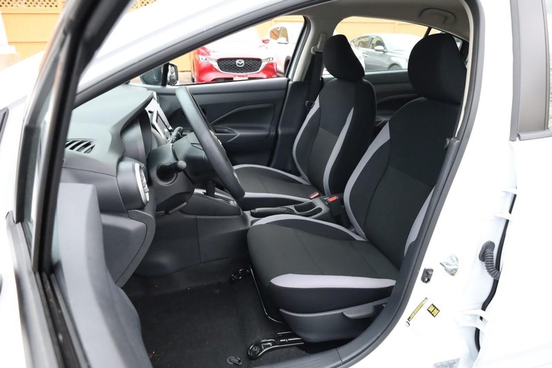 Nissan Versa Vehicle Image 08