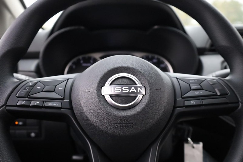 Nissan Versa Vehicle Image 09