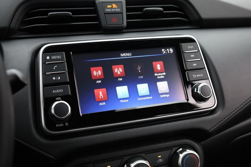 Nissan Versa Vehicle Image 11