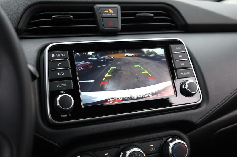 Nissan Versa Vehicle Image 12