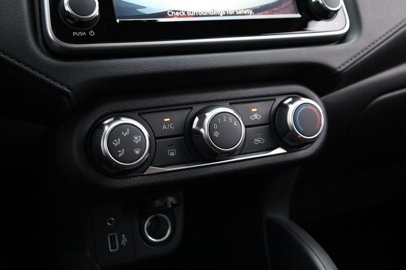 Nissan Versa Vehicle Image 13