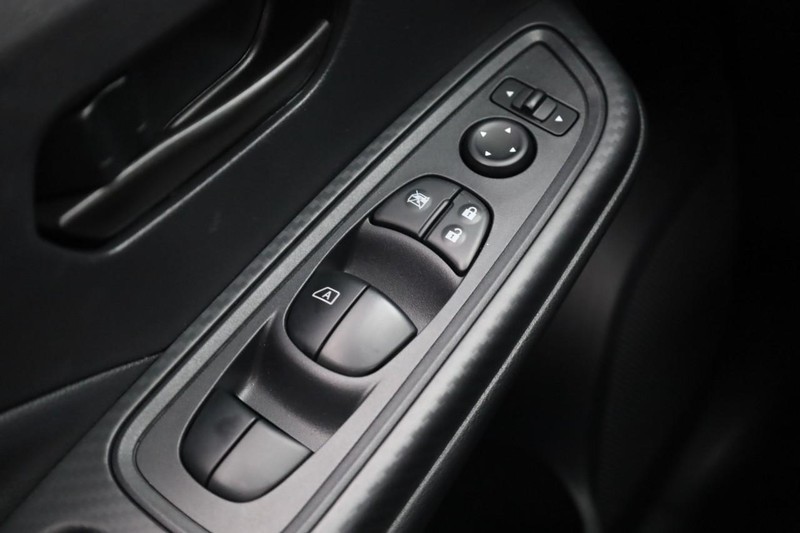 Nissan Versa Vehicle Image 17