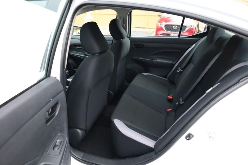 Nissan Versa Vehicle Image 19