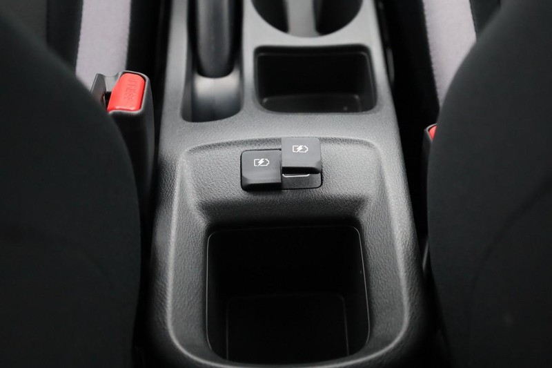 Nissan Versa Vehicle Image 20