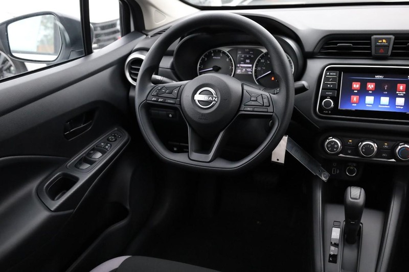 Nissan Versa Vehicle Image 22