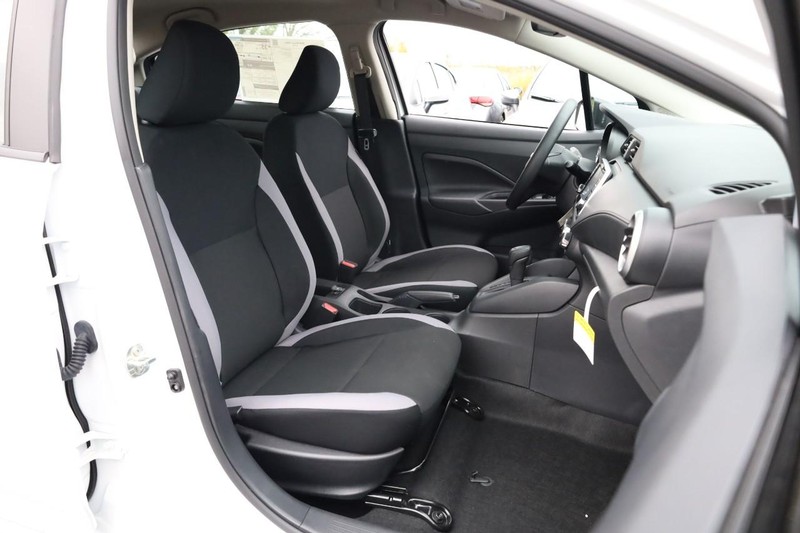 Nissan Versa Vehicle Image 23