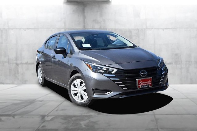 Nissan Versa Vehicle Image 02