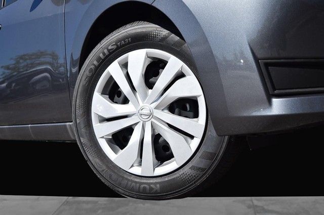 Nissan Versa Vehicle Image 03