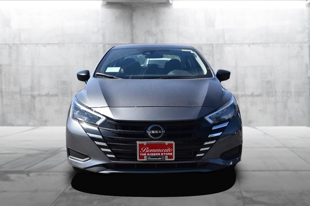 Nissan Versa Vehicle Image 04