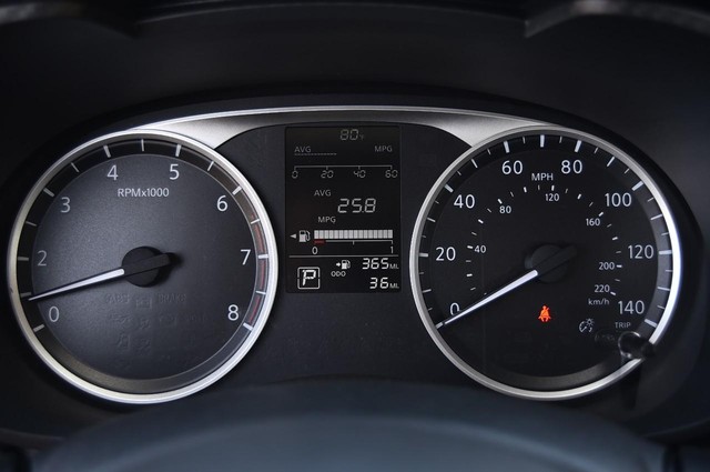 Nissan Versa Vehicle Image 11