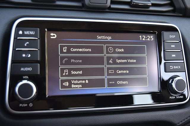 Nissan Versa Vehicle Image 13