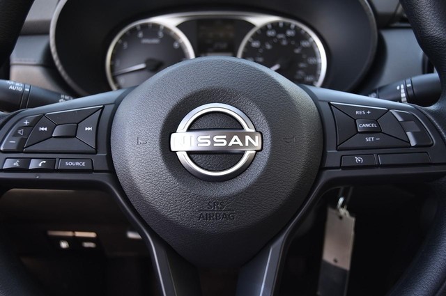 Nissan Versa Vehicle Image 16