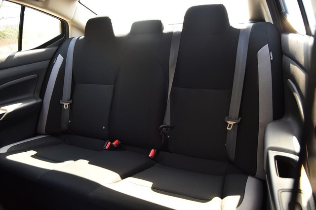 Nissan Versa Vehicle Image 19