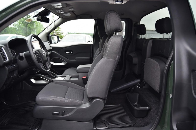 Nissan Frontier Vehicle Image 11