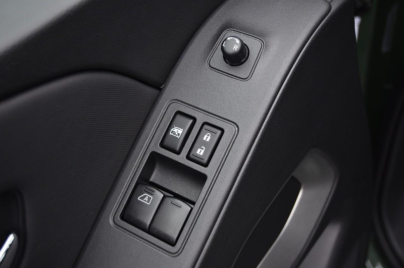 Nissan Frontier Vehicle Image 12