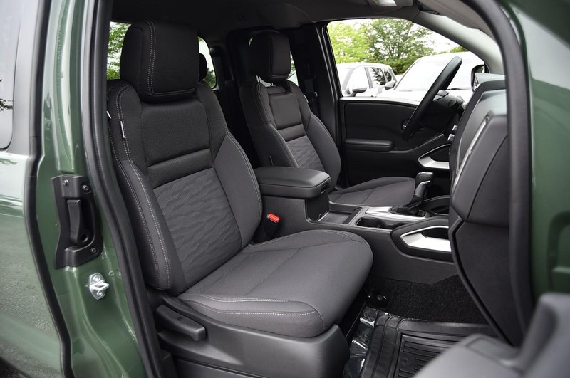 Nissan Frontier Vehicle Image 24