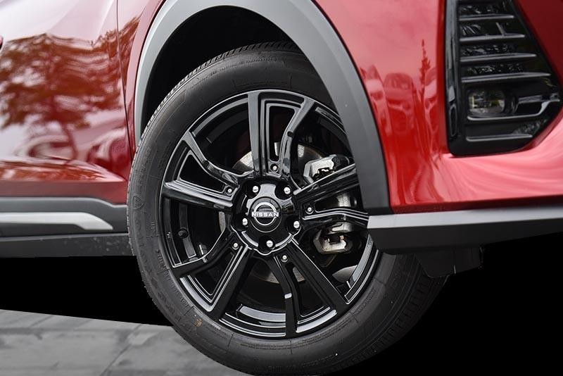 Nissan Kicks Vehicle Image 03