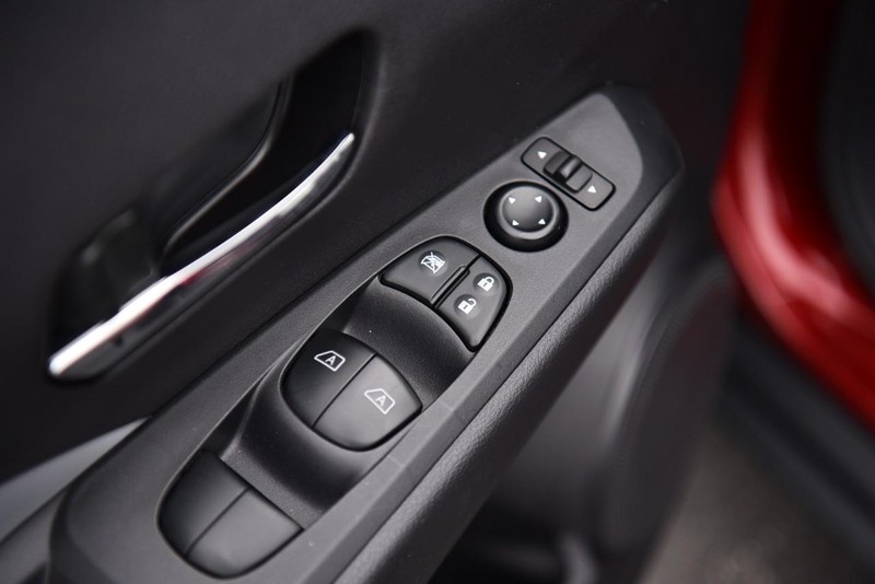 Nissan Kicks Vehicle Image 09