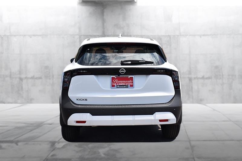 Nissan Kicks Vehicle Image 06