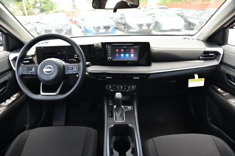 Nissan Kicks Vehicle Image 08