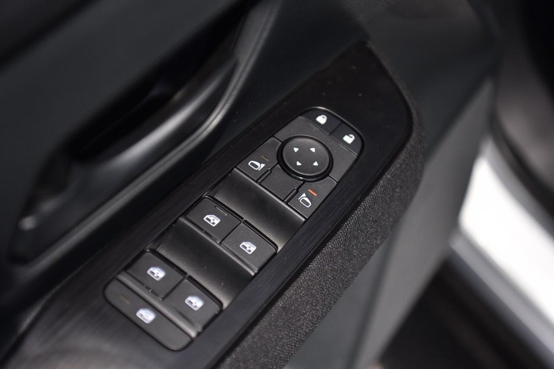 Nissan Kicks Vehicle Image 09