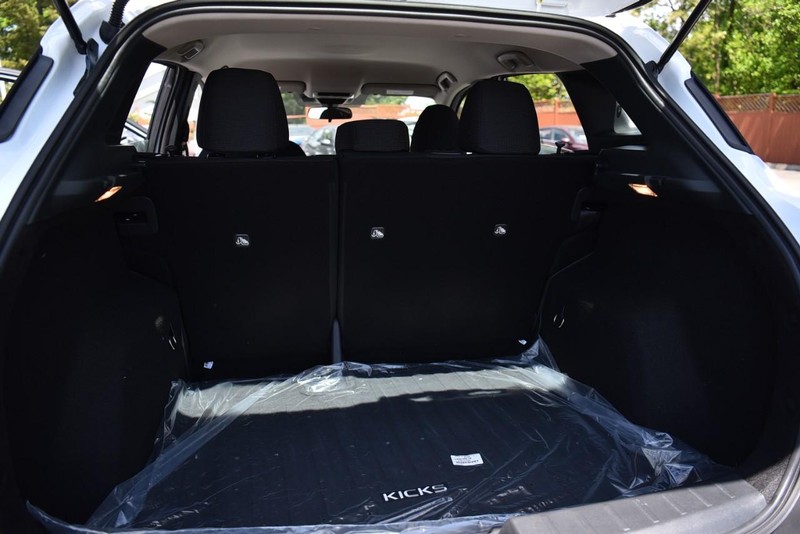 Nissan Kicks Vehicle Image 23