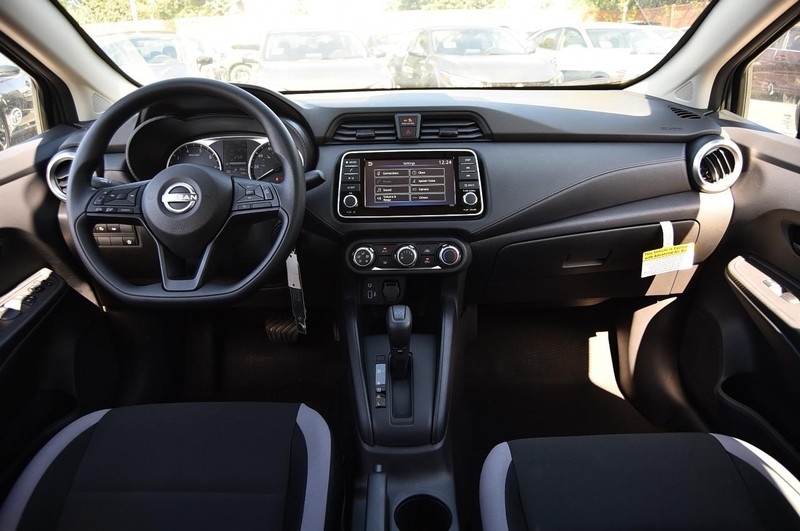 Nissan Versa Vehicle Image 08