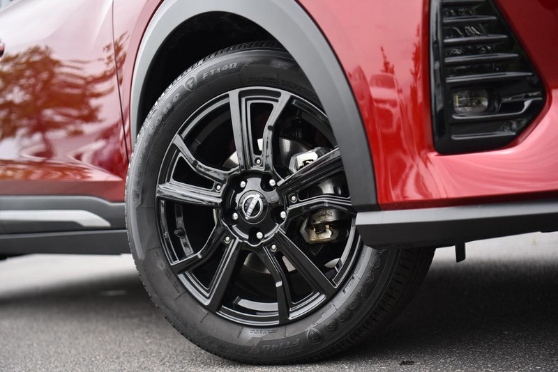 Nissan Kicks Vehicle Image 03
