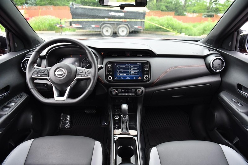 Nissan Kicks Vehicle Image 08