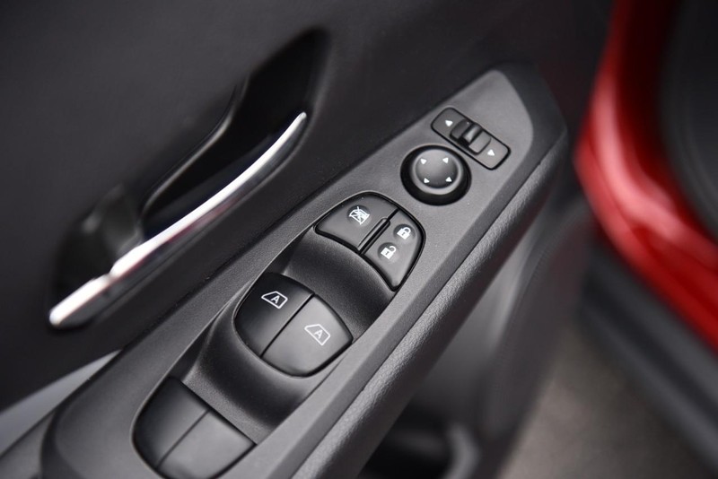 Nissan Kicks Vehicle Image 09