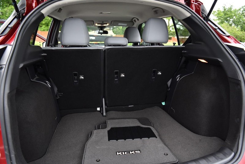 Nissan Kicks Vehicle Image 24