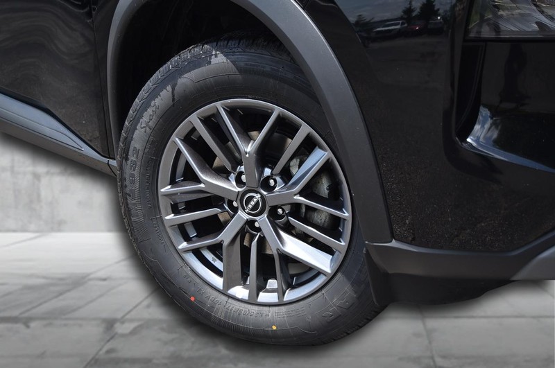 Nissan Rogue Vehicle Image 03