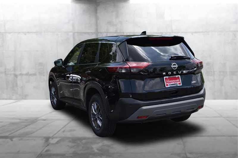 Nissan Rogue Vehicle Image 07