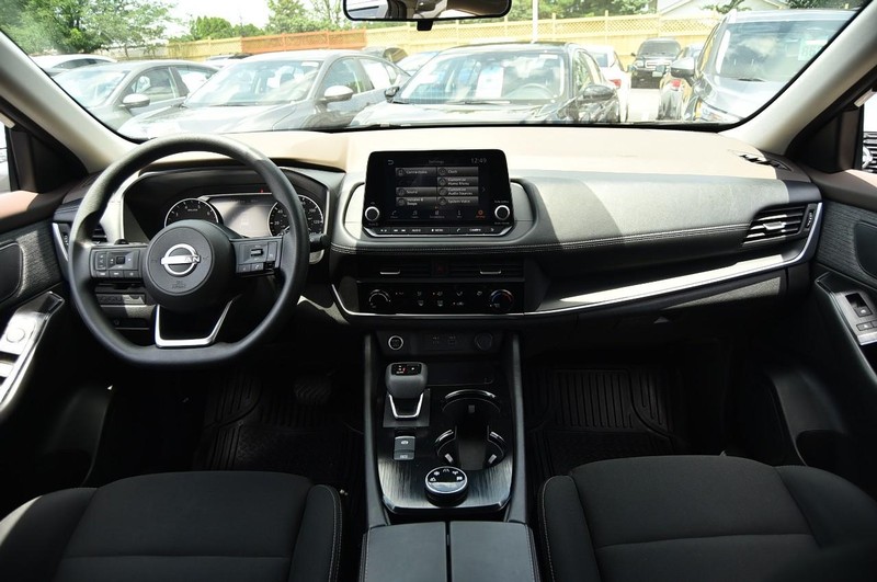 Nissan Rogue Vehicle Image 08