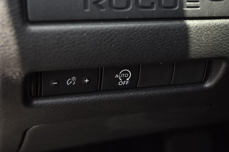 Nissan Rogue Vehicle Image 11