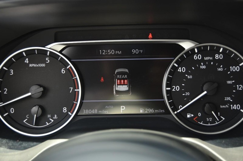 Nissan Rogue Vehicle Image 12