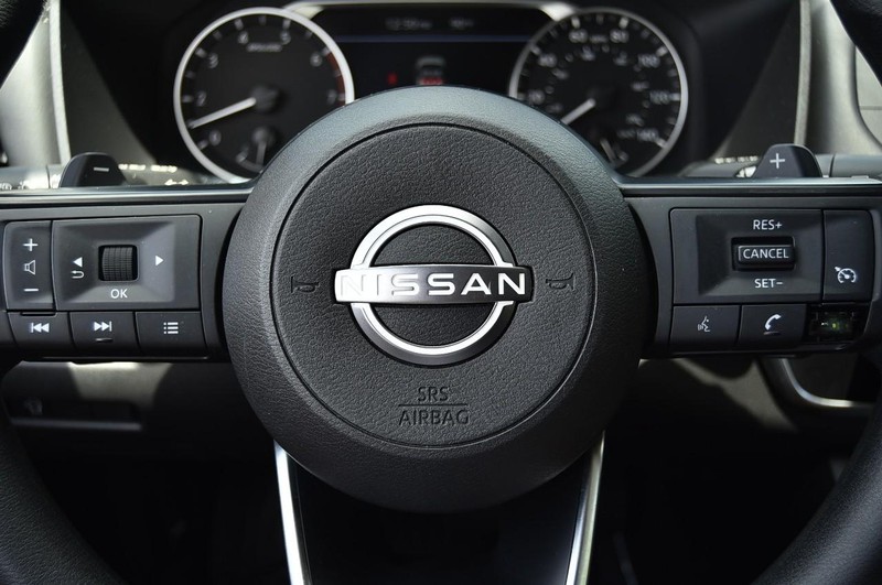 Nissan Rogue Vehicle Image 18