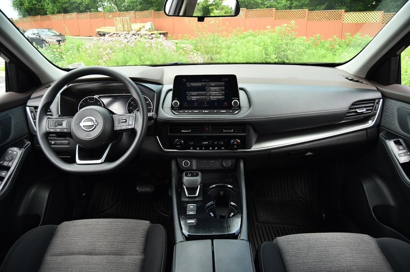 Nissan Rogue Vehicle Image 08